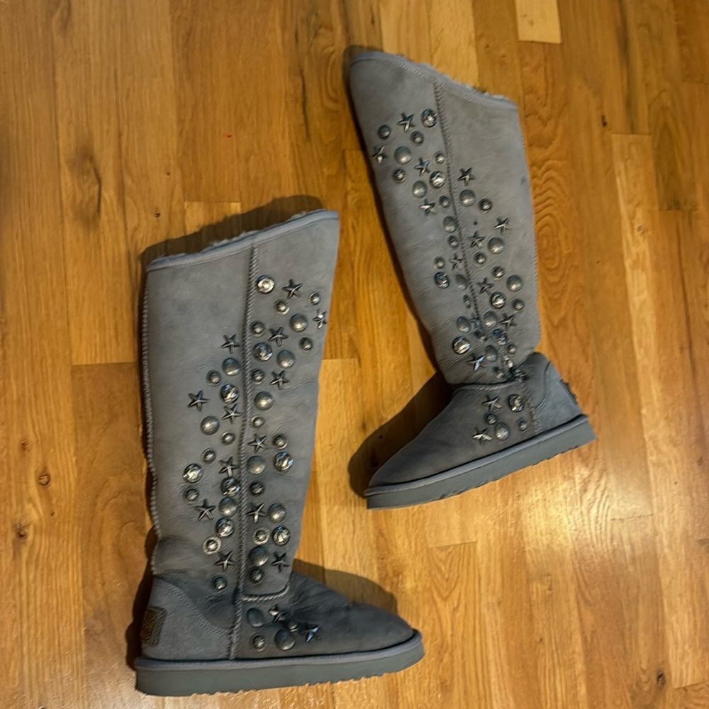 Unique Boots - Picture 1 of 2